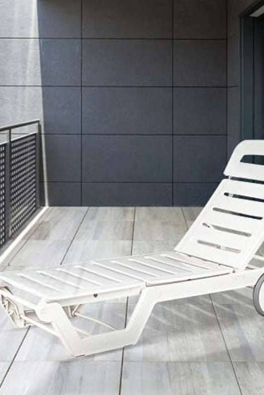 Italica Sunlounger Recliner (Matte Finish, White) | HOMEGENIC.